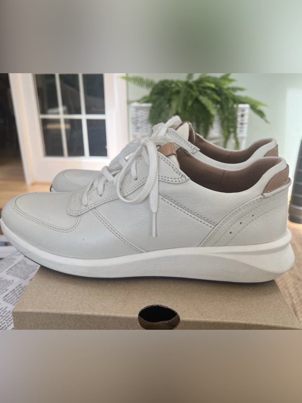 Clarks Men’s Un Rio Sprint Lace Up Fashion Sneakers White Leather Size 11 M US